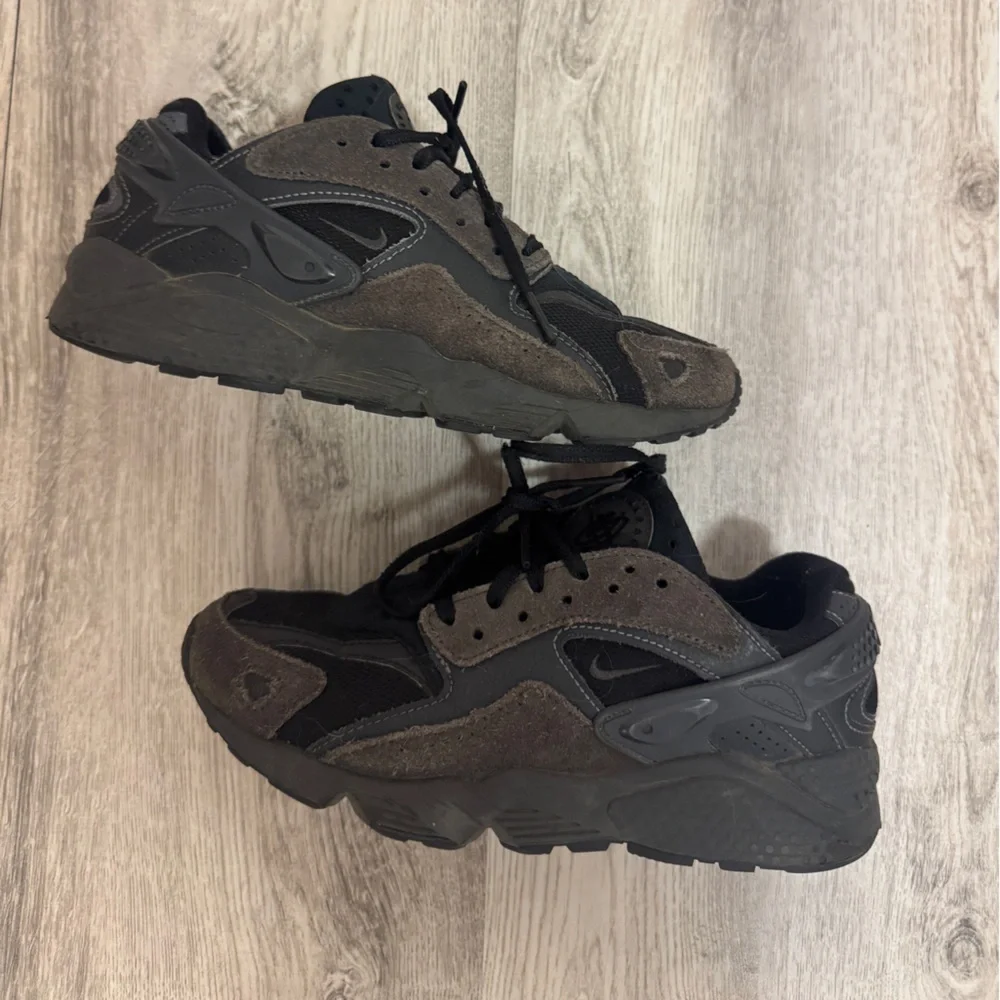 Nike Kids Black and Dark Gray Sneakers